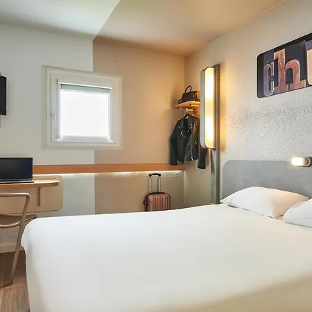 Ibis Budget Versailles Chateau Saint Cyr L'Ecole Exterior photo